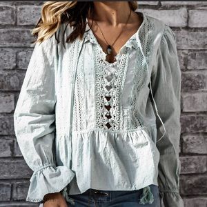 Lace Detail top. Mint color.